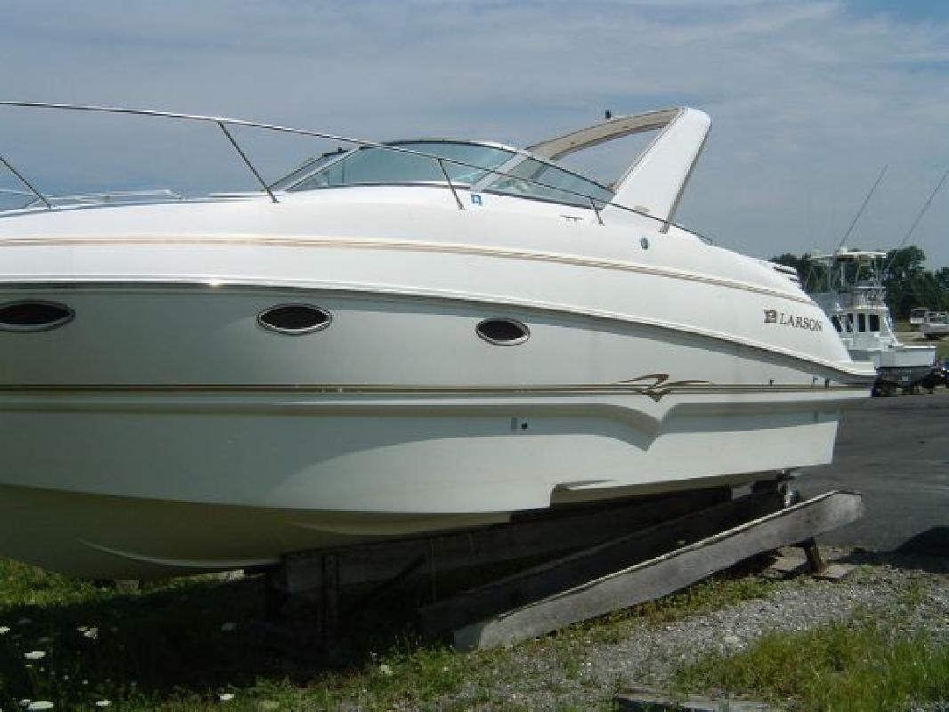 2003 31' Larson Boats 310 Cabrio