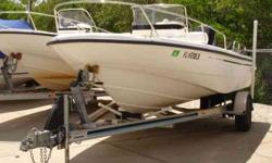 1999 Boston Whaler 18 DAUNTLESS 18' Boston Whaler Dauntless, 1999Mercury Optimax 135HP, Hydraulic Steering, Ski Pylon, Bimini Top/boot, Reversible Helm Seat with Box Storage, Bow locker with overboard drain, Livewell Port side stern and Magic Tilt