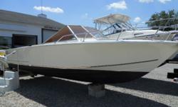 1972 Chris-Craft Lancer (restored) Showroom condtion!!! A true classic restored to almost better than new! If you are familar with the 23' Lancers you know just how special these boats are. Powered by a 1992 straight inboard FWC Volvo 260 (with 400