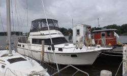 SELLER HAS PRICED THIS 1982 CARVER 3607 AFT CABIN MOTOR YACHT TO SELL -- PLEASE SEE FULL SPECS FOR COMPLETE LISTING DETAILS.
Freshwater / Great Lakes boat since new this vessel features Twin Crusader 350-cid 270-hp Gas Inboard Engine's.&nbsp; Notable