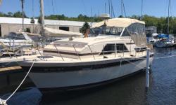 Check out this fantastic 350 Chris Craft Catalina Double Cabin! A wonderful craft, one of the most popular boats that Chris Craft ever built! She's a fantastic family cruiser or a wonderful floating cottage on the water. She's had some nice updates but