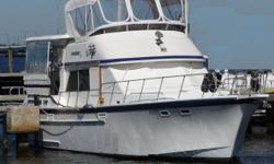 PERFECT LIVEABOARD!!This Jefferson 42 Aft Cabin Motor Yacht features a double cabin layout and dual steering stations. A roomy aft cabin with an island queen and plenty of storage, port and starboard hanging lockers. The large aft head has a tub and