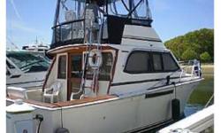   Traditional Egg Harbor Styling, craftsmanship made this handsome 33-footer a top-selling model! &nbsp; Shes comfortable and ready for cruising and fishing alike. &nbsp; Waveguide sleeps 6 comfortably and a extended cockpit leaves guests plenty of room