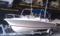 This Wellcraft 20 Fisherman is a solid coastal fishing boat that is easy to fish from and appeals to anglers looking to get out on the water without breaking their budget. The boat features the design and feature basics that make it ready for fishing,