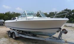FIXER UPPER!! 1989 WELLCRAFT V-20, THIS 1989 WELLCRAFT 20FT WITH CUDDY CABIN HAS A 200 HSP MERCURY OUTBOARD. SELLING "AS IS", DUE TO WEAK COMPRESSION IN 1 CYLINDER. WIDE BEAM & SPACIOUS DECK PROVIDE FOR PLENTY OF FISHING ROOM. COMES WITH BIMINI-TOP, 2