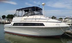 1989 32 Carver Mariner, Twin 270 Crusaders, Full Galley, Bridge seating for 6. Popular Carver Convertible with open floor plan. Enormous full-beam boat, single-level interior boasts expansive salon with facing settees, full galley with upright