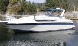 This top-of-the-line Montego offers everything a boater could want in an extended cruising design. For all-day cruises or short hops, you'll appreciate its agile performance and handling. There's sleeping room for six, including a master stateroom with