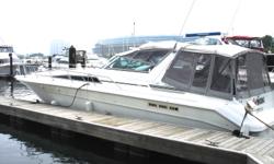 This ideal fresh water yacht has so much to offer. Powered by twin CATS 375HP, with 720 hrs, it cruises 20 kts, with a max of 29 kts. Aboard there's VHF, Auto Pilot, GPS, Compass, Depth sounder, Radar arch, and Generator. She sleeps 6 comfortably. The