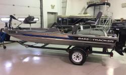 This 1993 Tracker Tournament TX17 has a Tracker Evinrude 40 HP on it. It also includes a Trailstar Trailer. &nbsp;This is a ONE OWNER BOAT and is in SHOWROOM CONDITION. This is LIKE NEW, MUST SEE!!!!!!!