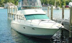 The Silverton 362 Sedan has a two-stateroom floorplan with a mid-level galley and an island berth in the forward stateroom. The guest stateroom (which extends beneath the salon settee) has two single berth with a filler. The split head/shower compartment