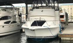 (LOCATION: St. Petersburg FL) The Silverton 372 Motor Yacht is a spacious aft cabin motor yacht with the unique "Sidewalk" side decks that provide easy access forward as well as expanding usable interior space. She has a large open flybridge, roomy sun
