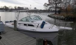 This 1998 Grady White 23' Gulfstream is powered by twin 150HP Yamaha engines. Features include: full swim platform from Grady, with swim ladder, dual batteries, hardtop with full enclosure, bow pulpit, full transom across the stern, wash down, porta pot