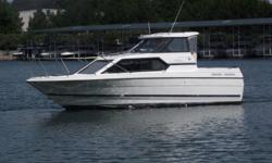 1999 Bayliner 2452 Ciera Express
1999 BAYLINER 2452 Ciera Express, A very roomy and family oriented cruiser powered by a Mercruiser 5.0 L (220 h.p.) engine w/300 hours..Features include full galley, enclosed head, trim tabs, fish finder, stereo, VHF