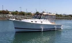 The Mainship Pilot 30 is at home on the Newport Beach/Dana Point coast or the Bahamas or the San Juan Islands. The full protection of the sand shoe hull design allows for running in shallow water. The full keel provides excellent stability and lets the