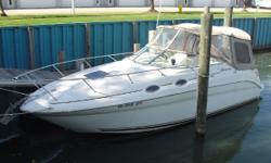 NICELY EQUIPPED THIS 2001 SEA RAY 260 SUNDANCER OFFERS AN EXCELLENT CRUISING / OVERNIGHTING PLATFORM -- PLEASE SEE FULL SPECS FOR COMPLETE LISTING DETAILS. &nbsp;LOW INTEREST EXTENDED TERM FINANCING AVAILABLE -- CALL OR EMAIL OUR SALES OFFICE FOR
