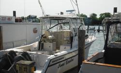 A FISHING MACHINE! UNMATCHED FISHABILITY, COMFORTABLE CABIN AND TOP QUALITY ENGINEERING HAS MADE THE 300 MARLIN ONE OF GRADY WHITE'S MOST POPULAR MODELS. THE WIDE BEAM AND ACCOMODATIONS INSIDE AND OUT MAKE THIS ONE A WISE CHOICE FOR THE FISHING FINATIC OR
