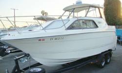GREAT DEAL ! Cruiser, fisherman or all-around fun-seeker - no matter what kind of boater you are, you'll find unbeatable value in the trailerable Bayliner 2452 Classic. Talk about versatility! The roomy cockpit is fully lined and self-bailing so you can