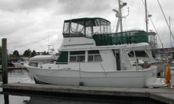 General desicription and MFG commentsThis Mainship 390 is a very clean boat in excellent condition and has a full complement of options and additions. With two private staterooms a spacious full head with separate shower stall plus a large mainsalon with