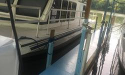 1993 Gibson Houseboat Sport Series 37 Sport series 14 beam Twin Crusader 305 6.5 Onam (850 hrs.) Fly bridge Dual control Full-sized refrig. Full shower and head Sleeps 6 with queen Kept under covered slip at Charleston WV Boat Club Unit is located in
