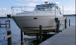 2004 Rinker 410 Express Cruiser
Lift kept and in excellent condition, this 410 Rinker is the opportunity you have been waiting for.&nbsp; If you want to stretch your purchasing power in this economy and don't want to sacrifice luxury, accommodations, and