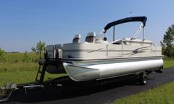 2004 Lowe Suncruiser Trinidad 204
19'8" Local tradein, 4 corner fishing pontoon with front aerated livewell, Sony CD player, Hummbird 100 SX graph at helm, built on rear ladder and blue bimini top. Yamaha 60hp 4 stroke motor, completely serviced by our