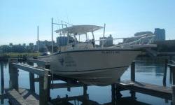 ACCOMMODATIONS & LAYOUT: 2005 Mako 284 with Twin Mercury 225 Optimax An Open Layout that provides an incredible stable platform for local or offshore destinations. This Center Console is a very rugged and capable sport fishing boat. It's Twin 2 Stroke