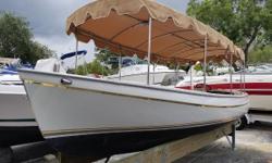 Duffy electric 18 Classic, go green and clean with a full electric Duffy 18 foot Launch.
Seats 8, SUPER COMFY CUSHIONS, 8 Batteries power the boat for&nbsp;4 to 7 hours of cruising fun around the lake or bay.
Stereo, navigation lights, bilge pump, etc.