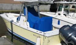 Like new low hour (375)&nbsp;with all the right options, 250 Yamaha Four Strokes maker her fast, efficient and bullet proof, Tee Top w rocket launchersm spreader lights, Live well, Tackle center,&nbsp; huge fish boxes, rod storage everywhere, extra holds