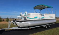 2006 Bentley 240 Fish,
24' White and teal with cream carpet. 24' with 2 front fishing seats. All new upholstery from front to back ($2500) Loaded with Baystar Hydraulic steering, humminbird fishfinder 565, built on rear ladder plenty of power with this