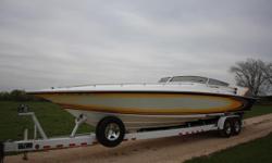 This outstanding 35 Lightning was the model that started it all for Fountain, and this model features the twin step configuration, allowing the boat to run in the 90's with stock power and reliability.
Equipped with the Mercury Racing 525EFI and fresh