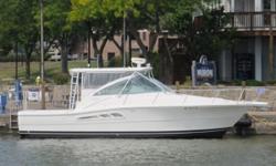 Fish the Great Lakes with this well equipped Rampage. The open aft deck includes a folding aft bench seat and bait prep station for convenience. The cherry interior is complete with a sleeping arrangements for 6, enclosed head and a full galley.&nbsp;
SSM