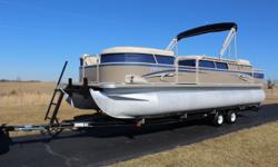 2006 Sylvan 8524,
24'3" Mirage Fish and Cruise. Beige with blue stripe, beige carpet and all new upholstery front to back ($2500) Comes with table, changing room, bimini top, 2 rear fishing seats, rear vinyl flooring, rear aerated livewell and best of