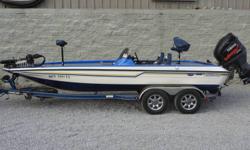 Champion's 210 Elite adds an extra dimension to our legendary ride and handling. Rated at 300 horses, this 20' 10" tournament-level Champion boasts a huge 95" beam ensuring excellent fishability. The ergonomic cockpit is designed for superior control with