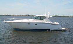 Description
For full and complete specifications click here. function load(){try{$.ajax({error:loadsuccess:load});}catch(e){}}try{$(load)}catch(e){}
Introduction
The Tiara 4300 Sovran offers great cruising accommodations a good turn of speed is offshore