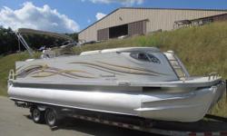 2008 CREST 2570 LST SAVANNAH
2008 CREST 2570 LST SAVANNAH TRITOON WITH 150 HORSEPOWER MERCURY WITH ONLY 40 ENGINE HOURS!&nbsp; This loaded triple-tube pontoon boat is powered by a 150 hp Mercury Optimax direct-injected outboard engine.&nbsp; Features