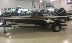 There's absolutely nothing entry level about the NITRO Z-7. Instead, this midsize bass boat sports 18' 8" (5.69 m) of pure tournament fishing performance.
To start, it's crafted with the ingenius Rapid Planing System transom for extreme shallow-water