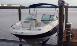 (LOCATION: New Port Richey FL) The SouthWind 2600 SD is a full-featured family day cruiser with style, comfortable accommodations, and serious performance.&nbsp;She features a large open cockpit with ample seating and a spacious upscale interior. This