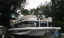 2015 Hurricane&nbsp;FD 236 WB OB
When you're looking for a family boat, there's only one thing that you want: Everything. You need a boat that's ready to play hard and perform well, trip after trip, year after year, no matter what adventure you have in