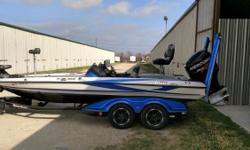 2015 Triton Boats 21 TrX DC Bass Classic Edition
Boat Details - MinnKota Fortrex 112/48/36v trolling motor, Dual 10 Power Pole Blades, 4 bank charger, LED lighted live wells, Oxygenators in live wells, Pro Air System in live wells, Dual recirculation and