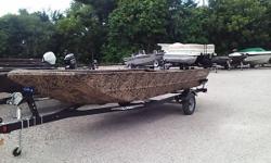 2018&nbsp;LOWE ROUGHNECK RX2070DT TILLER&nbsp;IN MOSSY OAK&nbsp;SHADOW GRASS &nbsp;WITH&nbsp;TRAILER WITH SWING TONGUE
FEATURES INCLUDE:
1 FISHING SEAT
TRANSDUCER BRACKET WELED ON
SIDE PANELS
ROUGHLINER
ROD LOCKER&nbsp;
SPONSON PODS
PRICED WITH A MERCURY