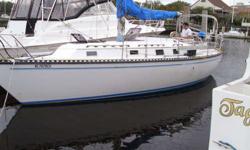 33' ENDEAVOR SAILBOAT SLOOP RIG ALUMINIUM MAST SLEEPS 6-8 BOW BIRTH WITH DRESSER AND MIRROR SINK, STOVE AND WATER HEATER BATH W/SHOWER TV & DVD STORAGE CLOSET 25 HP WESTERBEAK AUX ENGINE MOTOR AND TRANSMISSION ONLY HAVE 40 HOURS