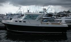 The Albin Tourament Express is a Downeast-style cruiser family fishing yacht. This is an ideal boat for either cruising with the family or the serious sport fisherman. The roomy cabin, with 6'5" headroom, has all the comforts for weekend cruising while