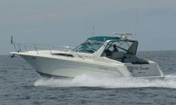 "B R ESCAPE"EXCEPTIONALLY CLEAN -- LOW HOURS!T-454 MERC STRAIGHT-DRIVE INBOARDS W/ 577 HOURSFRESH-WATER SINCE NEWImpeccably maintained and ready for your immediate enjoyment!"B R ESCAPE" features Sea Ray's more open 370 Express Cruiser layout -- a single