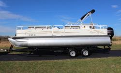 2013 Bentley 244 LOW HOURS @ only 10!!!!!!!!!!!
24' White with beige vinyl flooring, 2 rear fishing seats, 1 small factory aerated livewell and one huge rear aerated livewell, built in sink, Humminbird 175 graph at helm stations, stereo, built on rear