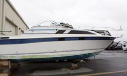 HANDYMAN SPECIAL BOAT IS SOLD AS IS! Check out this pre-owned 1985 Bayliner 2750 Sunbridge it's ready to ride the waves and create lasting memories for you and yours! Come see us today! Please call or come by for more details and remember to bring the